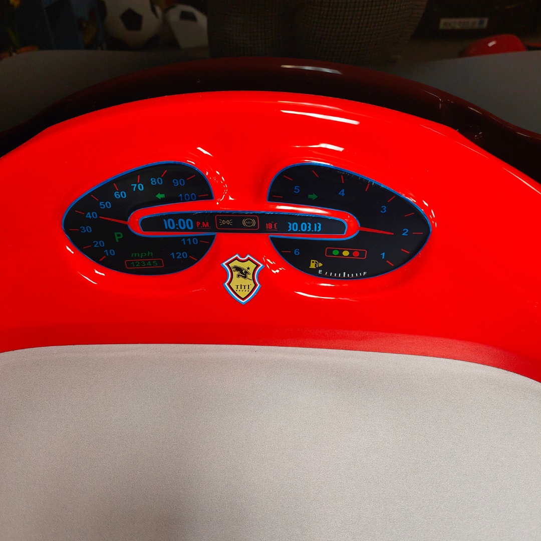 Titi Garage desk (1)