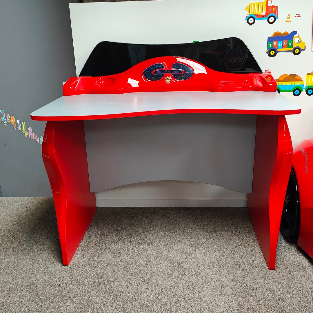 Titi Garage desk