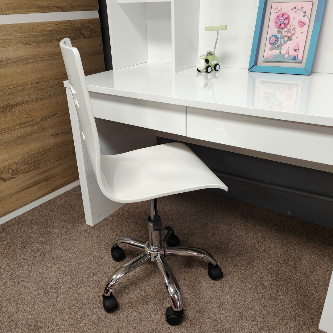 Adela study chair lifestyle2