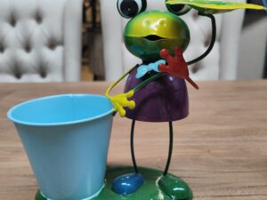 Metal Frog Garden Pot - Blue